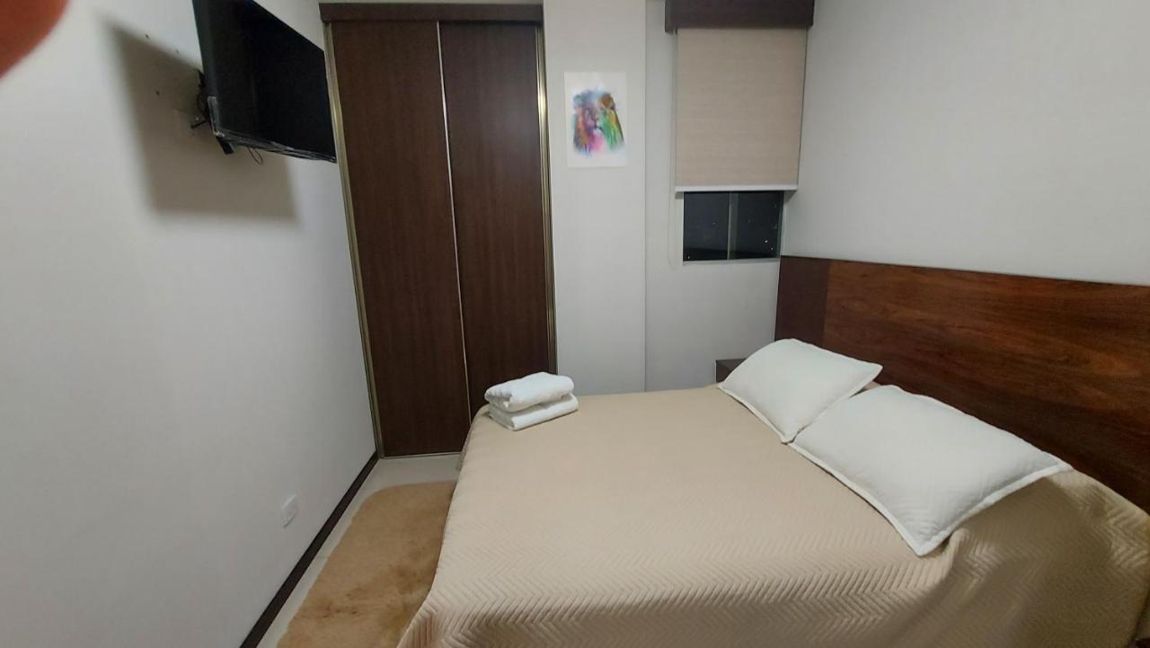 סנטה קרוז דה לה סיירה Hermoso Y Unico Apartamento Moderno, En Pleno Centro De Santa Cruz, Con Netflix Wi-Fi De 60 Mb, Estacionamiento Gratis Y Ac En Todos Los Ambientes מראה חיצוני תמונה