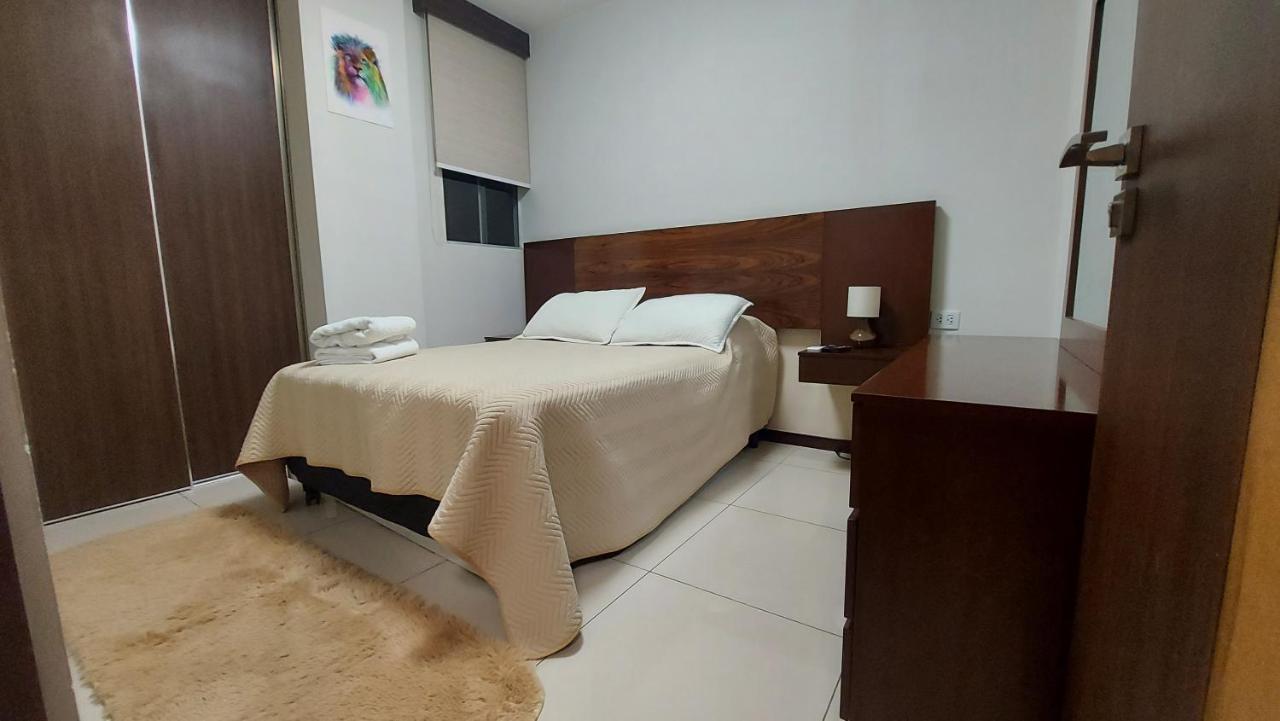 סנטה קרוז דה לה סיירה Hermoso Y Unico Apartamento Moderno, En Pleno Centro De Santa Cruz, Con Netflix Wi-Fi De 60 Mb, Estacionamiento Gratis Y Ac En Todos Los Ambientes מראה חיצוני תמונה