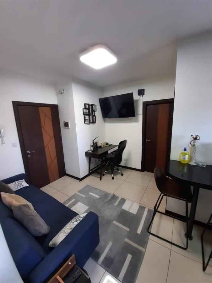 סנטה קרוז דה לה סיירה Hermoso Y Unico Apartamento Moderno, En Pleno Centro De Santa Cruz, Con Netflix Wi-Fi De 60 Mb, Estacionamiento Gratis Y Ac En Todos Los Ambientes מראה חיצוני תמונה