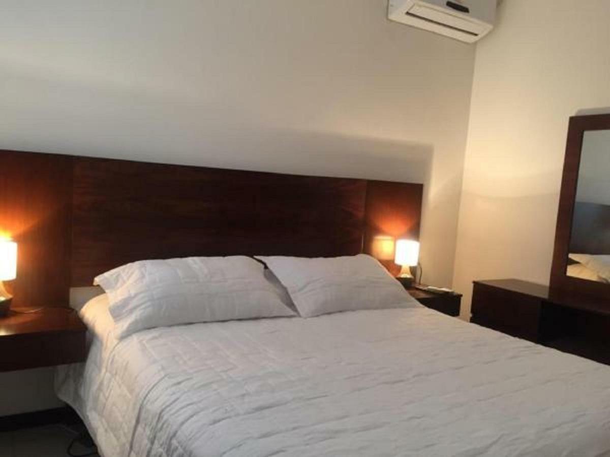 סנטה קרוז דה לה סיירה Hermoso Y Unico Apartamento Moderno, En Pleno Centro De Santa Cruz, Con Netflix Wi-Fi De 60 Mb, Estacionamiento Gratis Y Ac En Todos Los Ambientes מראה חיצוני תמונה