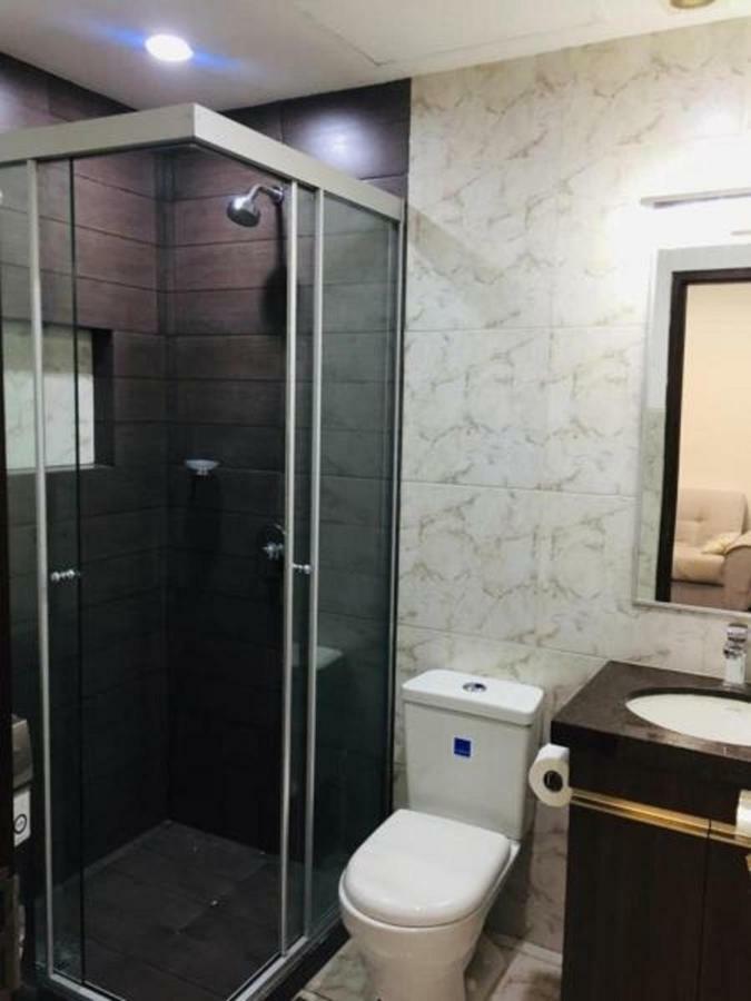 סנטה קרוז דה לה סיירה Hermoso Y Unico Apartamento Moderno, En Pleno Centro De Santa Cruz, Con Netflix Wi-Fi De 60 Mb, Estacionamiento Gratis Y Ac En Todos Los Ambientes מראה חיצוני תמונה